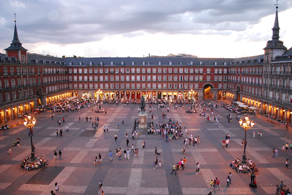 1024px-Plaza_Mayor_de_Madrid_06